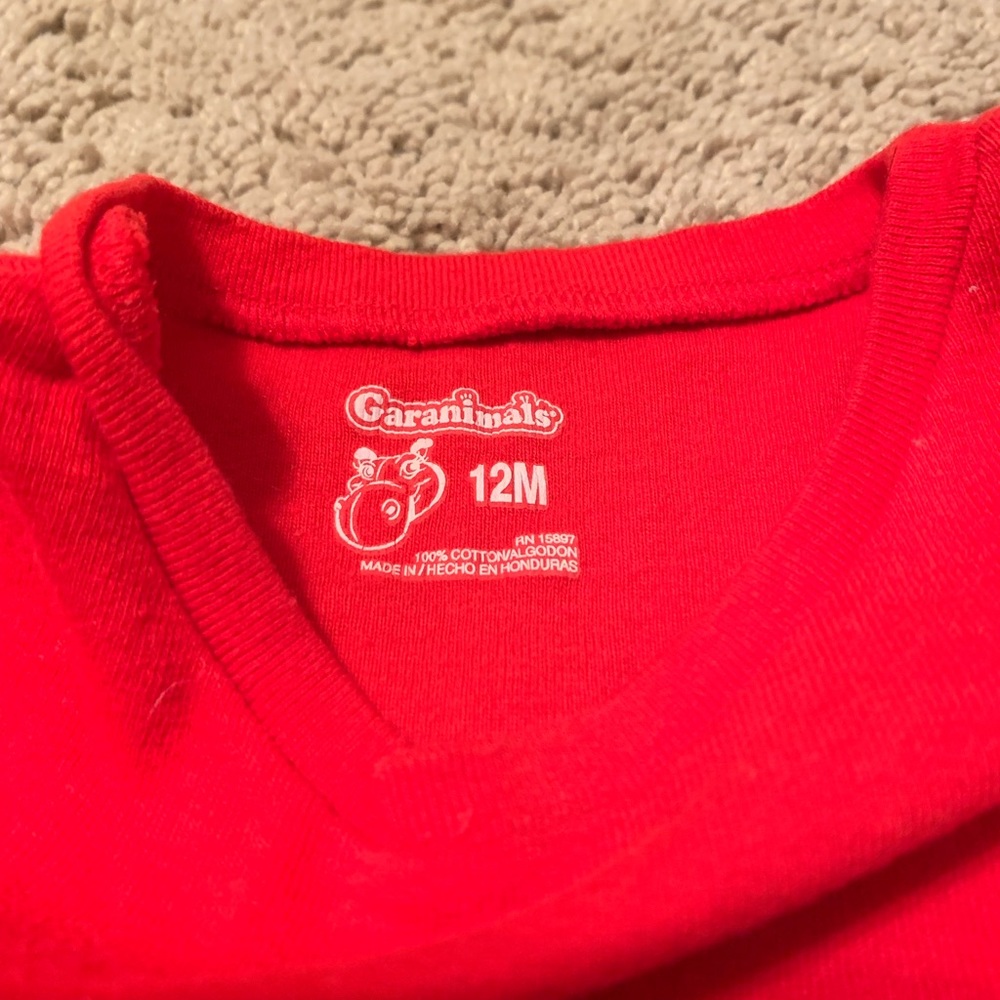 Red shirt - Picture 2 of 2